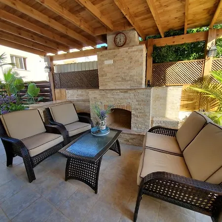 Charming 3-bed In With Heated Pool וילה פרוטאראס