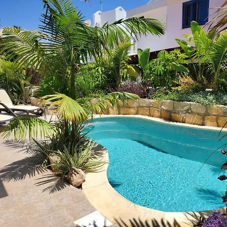 וילה Charming 3-bed In With Heated Pool
