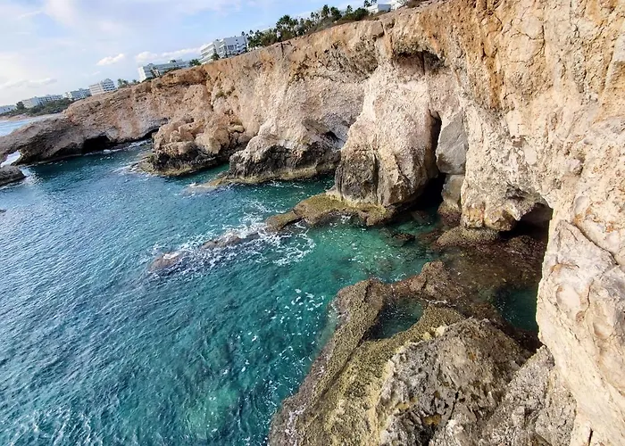 Vila - Sleeps 6 Free Parking & Heated Pool