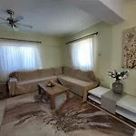 - Sleeps 6 Free Parking & Heated Pool *