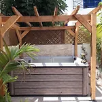 Villa - Sleeps 6 Free Parking & Heated Pool Protaras