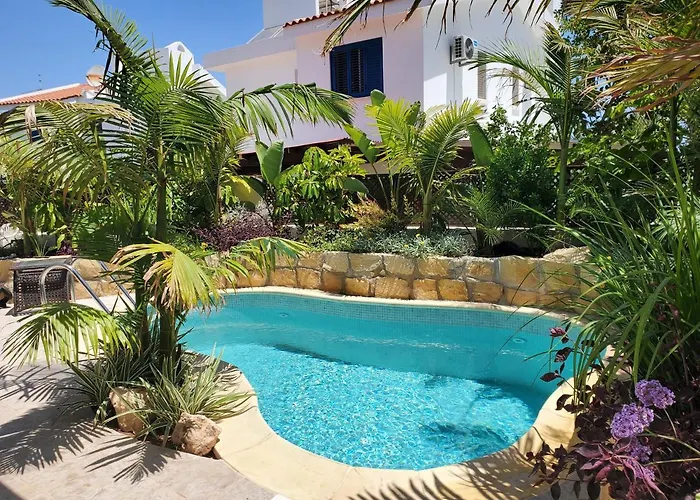 - Sleeps 6 Free Parking & Heated Pool بروتاراس