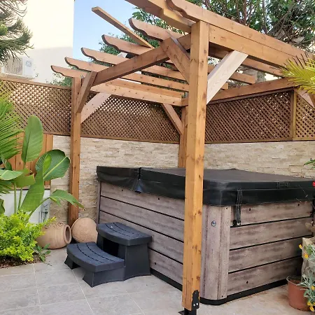 Βίλα - Sleeps 6 Free Parking & Heated Pool *