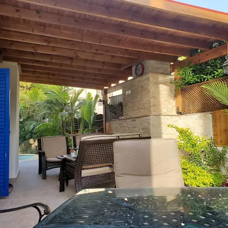 Vilă Charming 3-bed In With Heated Pool