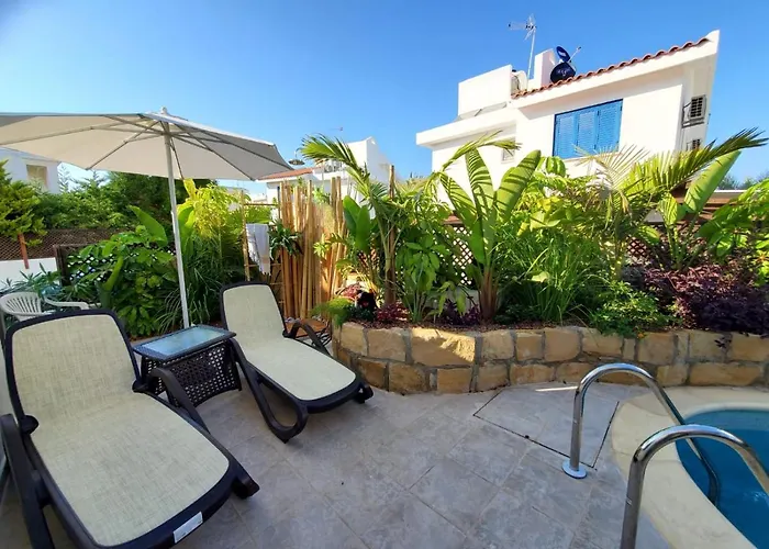 빌라 - Sleeps 6 Free Parking & Heated Pool *