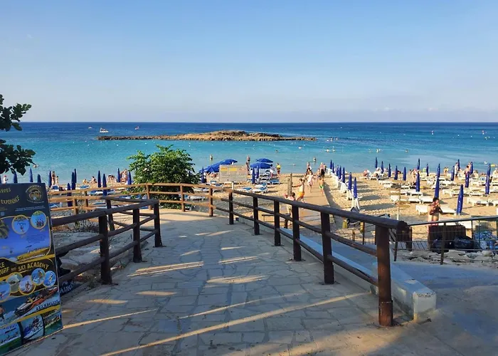 - Sleeps 6 Free Parking & Heated Pool 프로타라스