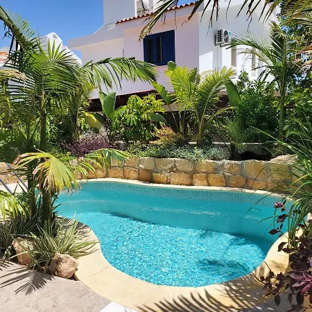 Charming 3-bed In With Heated Pool Протарас