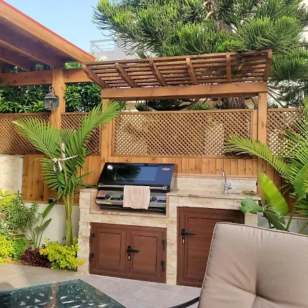 Charming 3-bed In With Heated Pool