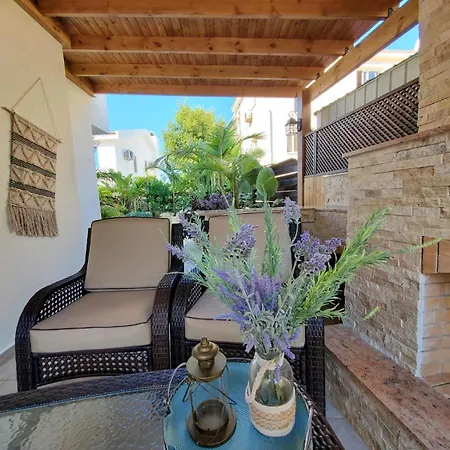 Charming 3-bed In With Heated Pool Вилла