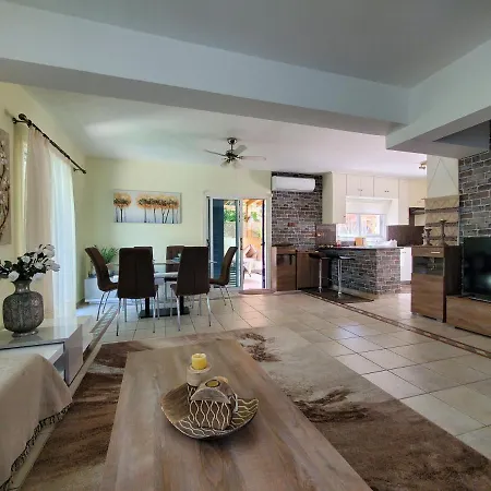 Charming 3-bed In With Heated Pool Вилла Протарас