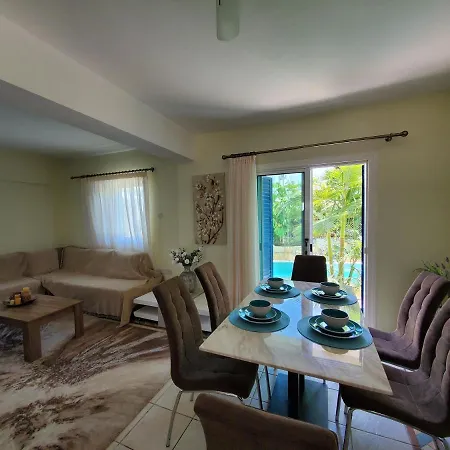 Charming 3-bed In With Heated Pool Вилла *