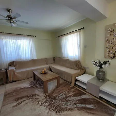 Charming 3-bed In With Heated Pool *