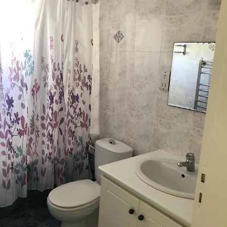 - Sleeps 6 Free Parking & Heated Pool *