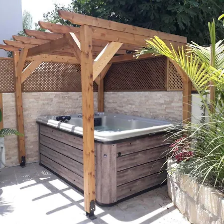 Charming 3-bed In With Heated Pool Протарас