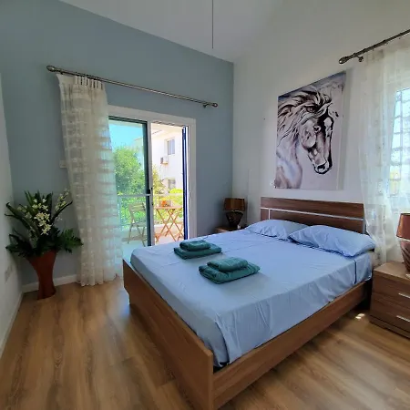 Charming 3-bed In With Heated Pool